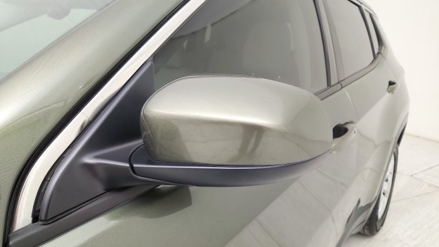 Used 2019 Jeep Compass Latitude FWD image 40