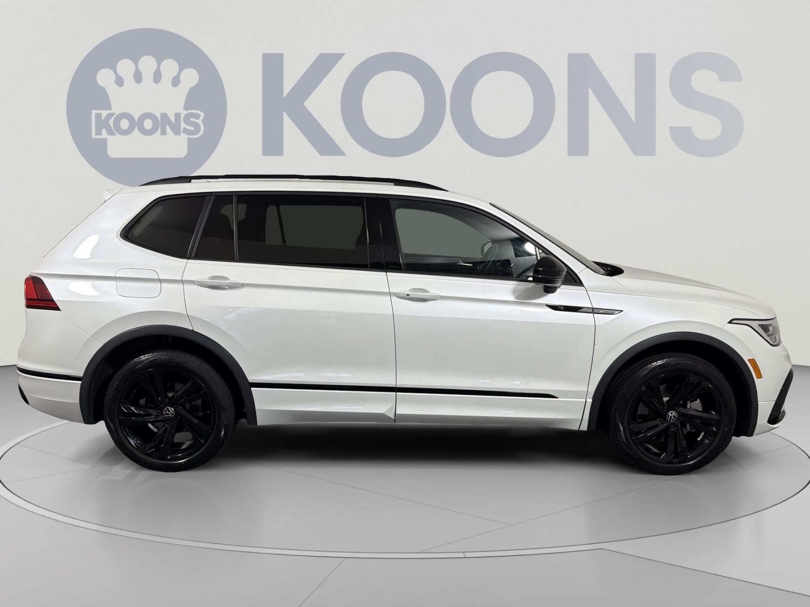 Used 2023 Volkswagen Tiguan SE R-Line AWD/4WD image 8