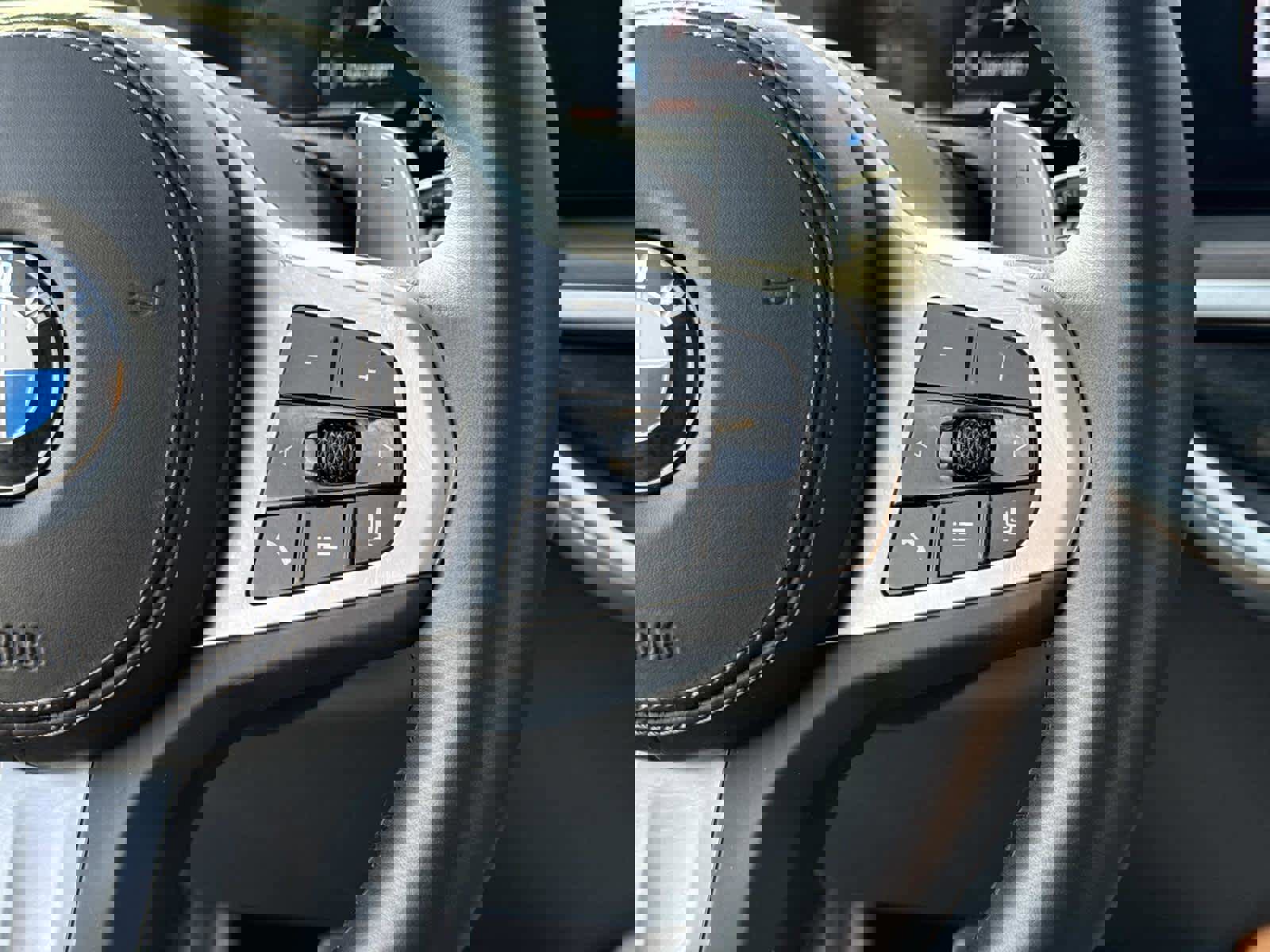 Used 2024 BMW X5 xDrive40i w/ M Sport Package image 22