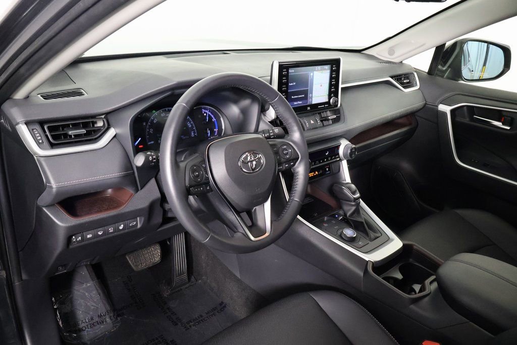 Used 2020 Toyota RAV4 Limited image 7