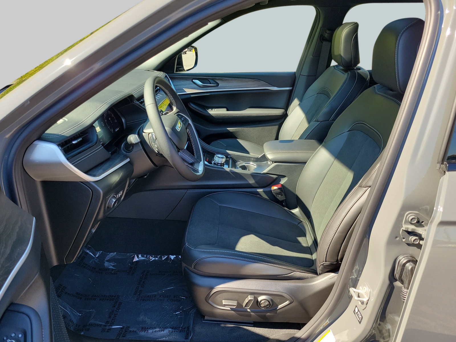New 2027 Jeep Grand Cherokee Altitude RWD image 24