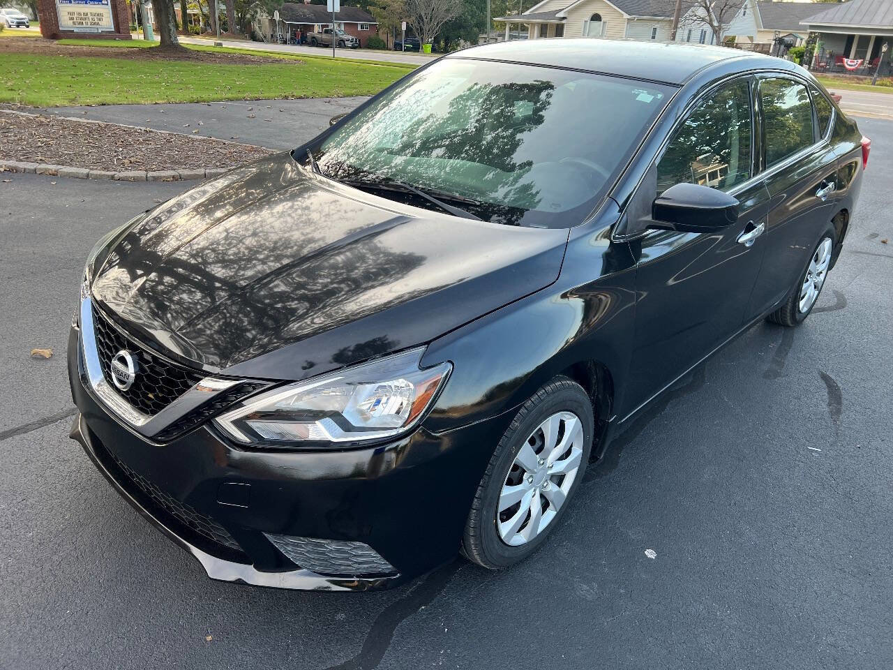 Used 2017 Nissan Sentra SV image 1