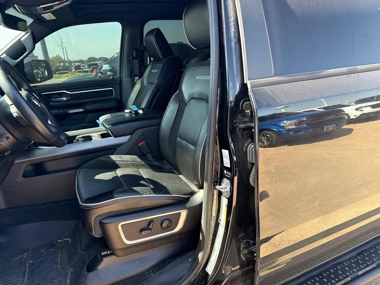 Used 2024 RAM 1500 Laramie AWD/4WD image 15