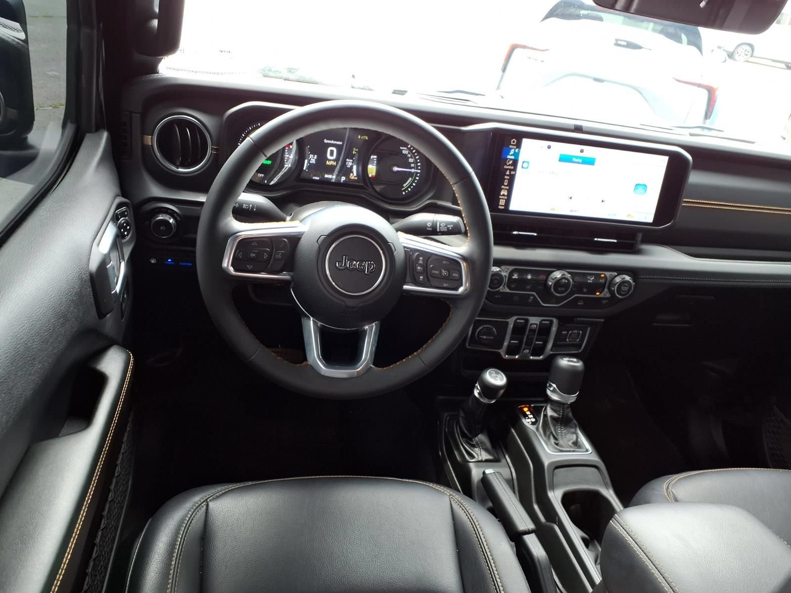 Used 2024 Jeep Wrangler Unlimited Sahara w/ Technology Group AWD/4WD image 6