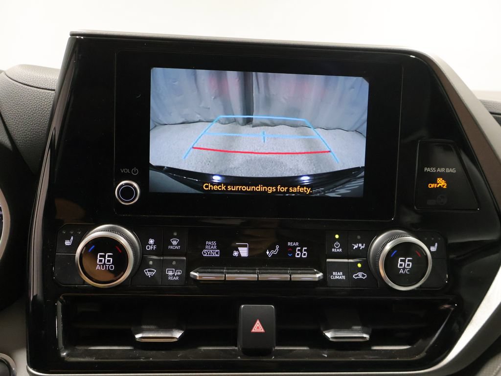 Used 2023 Toyota Highlander XLE AWD/4WD image 28