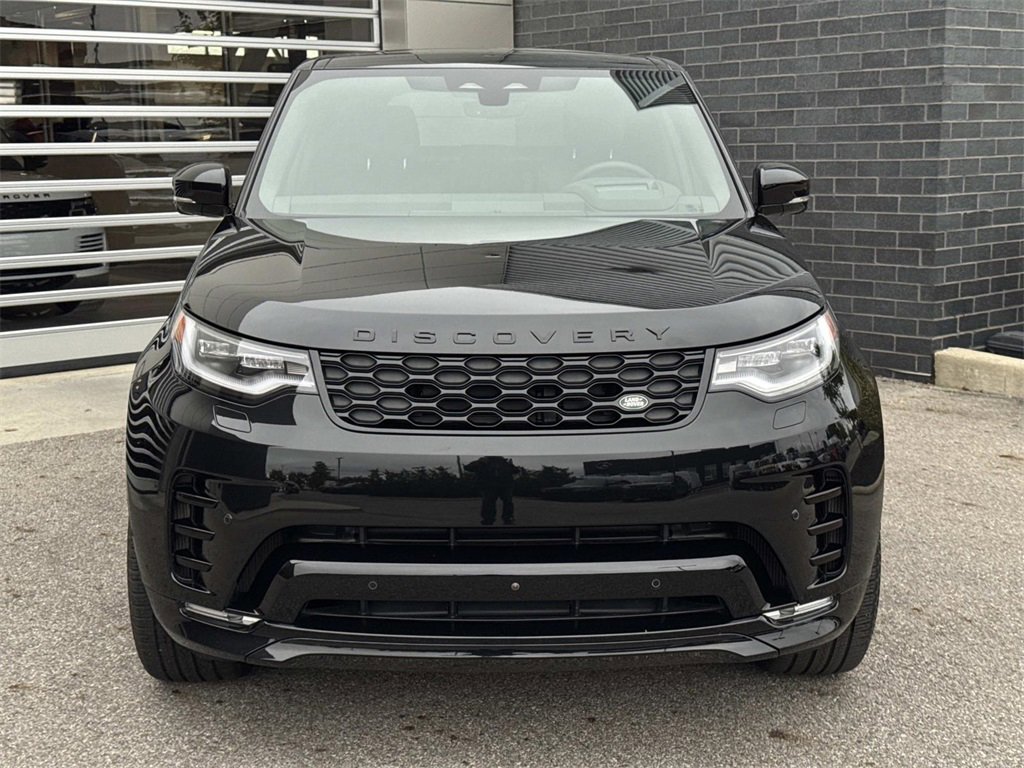 Used 2025 Land Rover Discovery Dynamic SE image 2
