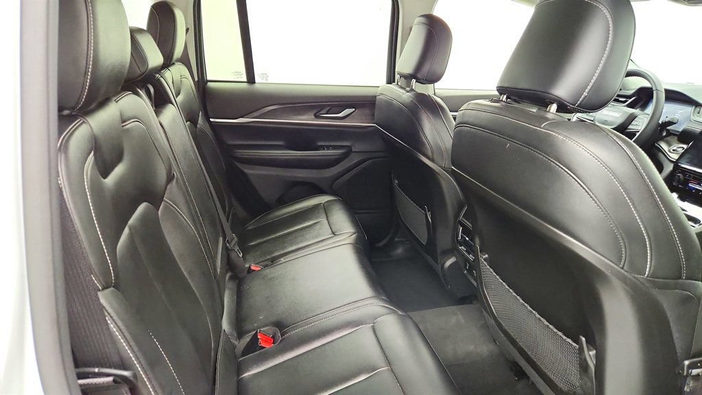 Used 2023 Jeep Grand Cherokee Limited AWD/4WD image 23