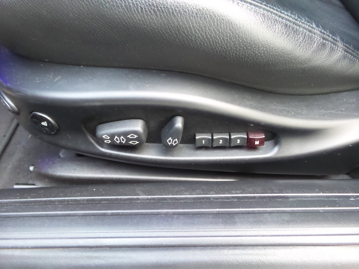Used 2007 BMW M6 2dr Cpe M6 RWD image 86