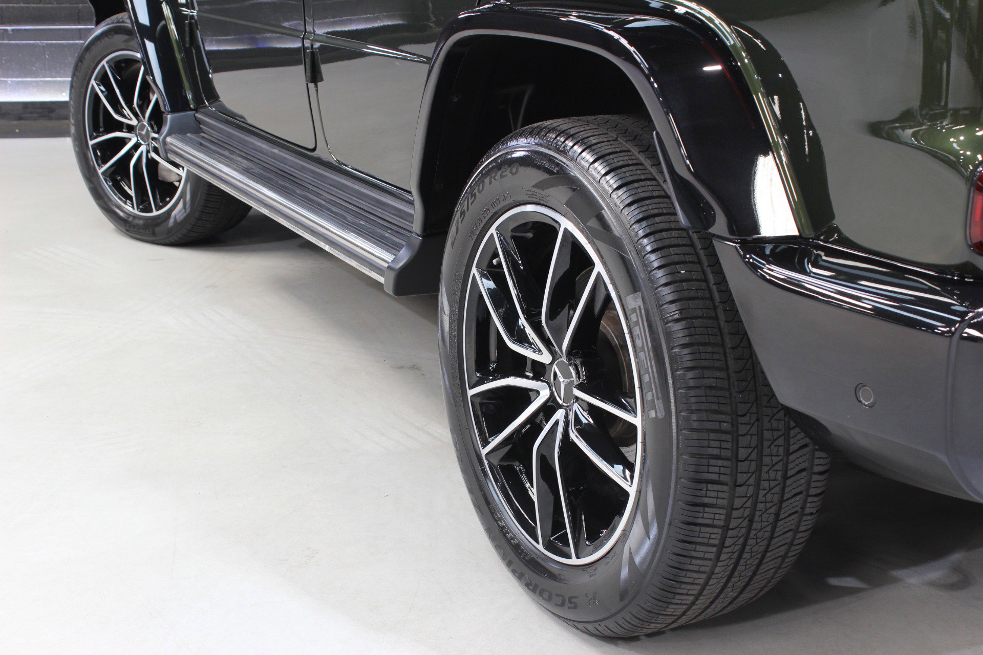 Used 2022 Mercedes-Benz G 550 w/ Exclusive Interior Package image 15