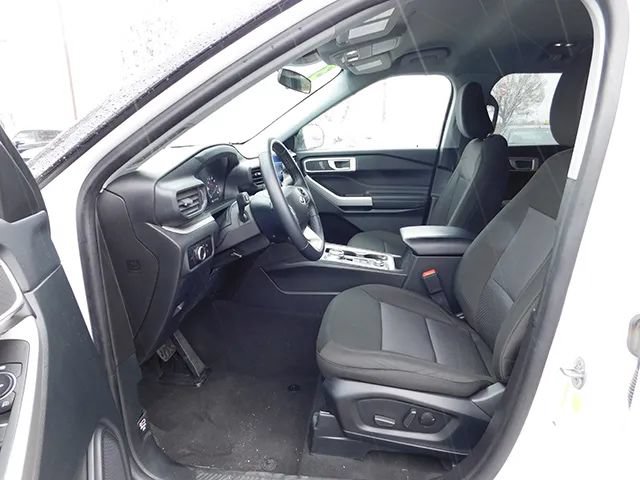 Used 2023 Ford Explorer XLT AWD/4WD image 16