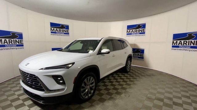 Used 2025 Buick Enclave Preferred AWD/4WD image 6