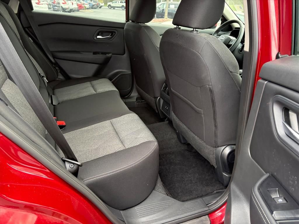 Certified 2025 Nissan Rogue SV image 19