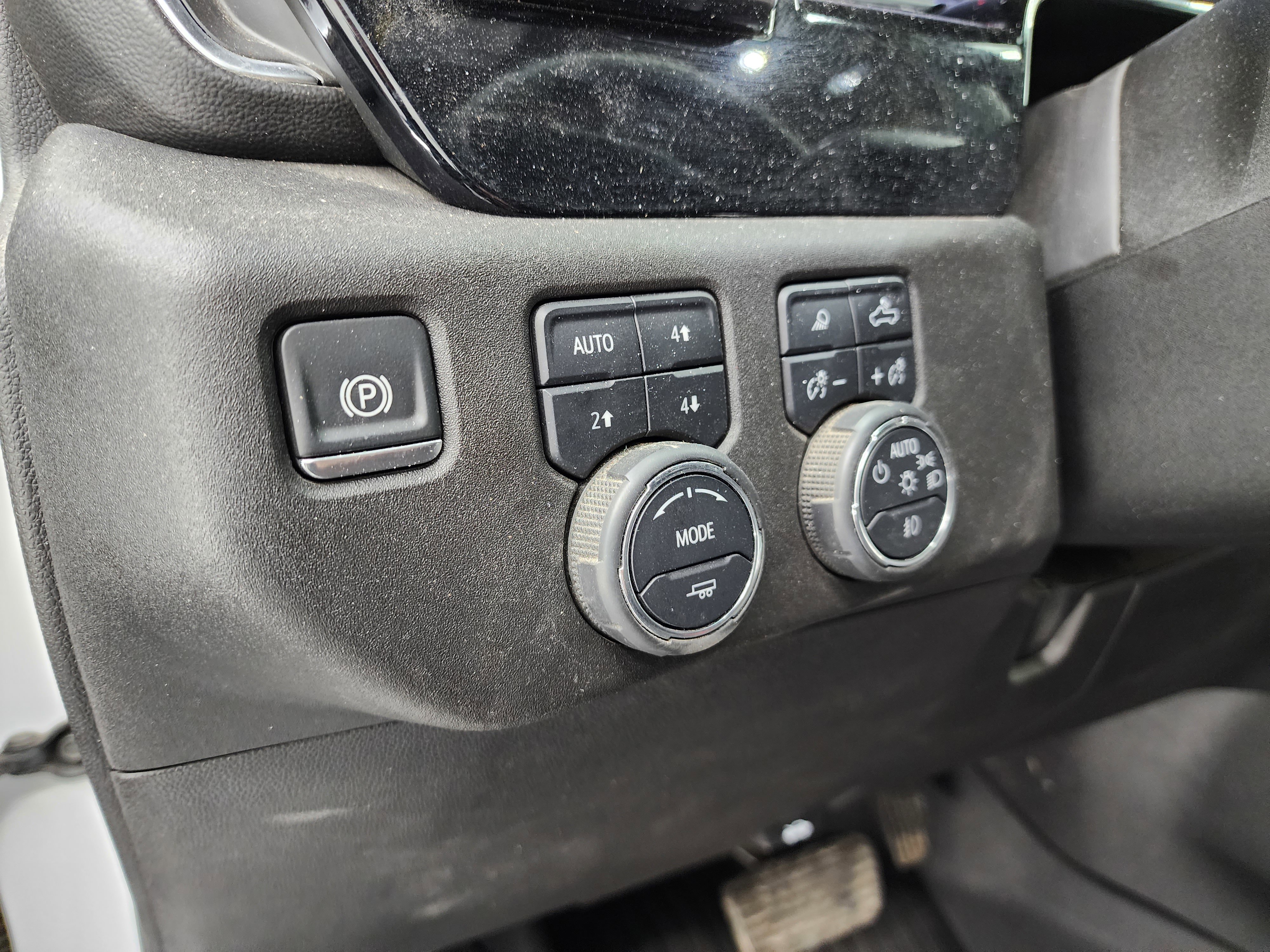 Used 2024 Chevrolet Silverado 2500 LTZ w/ LTZ Plus Package image 49