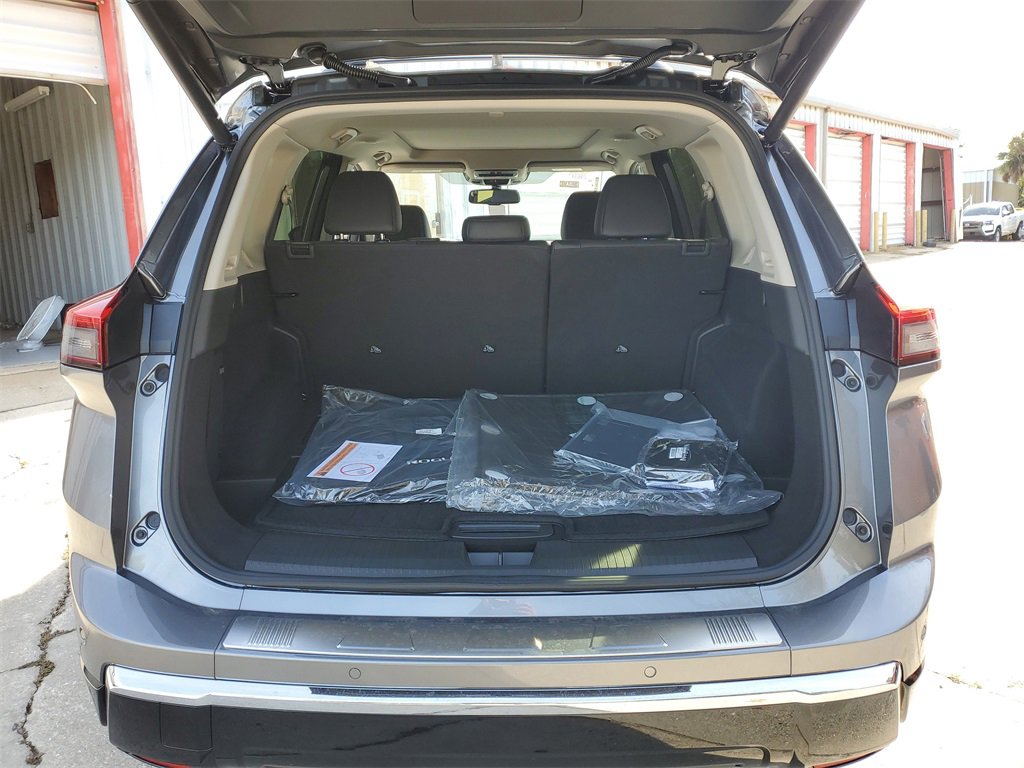 New 2026 Nissan Rogue Platinum image 3