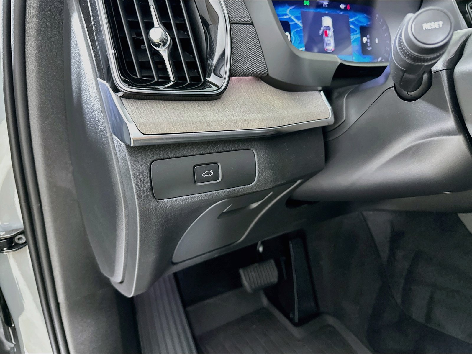 Certified 2026 Volvo XC90 B6 Ultra w/ Protection Package AWD/4WD image 29