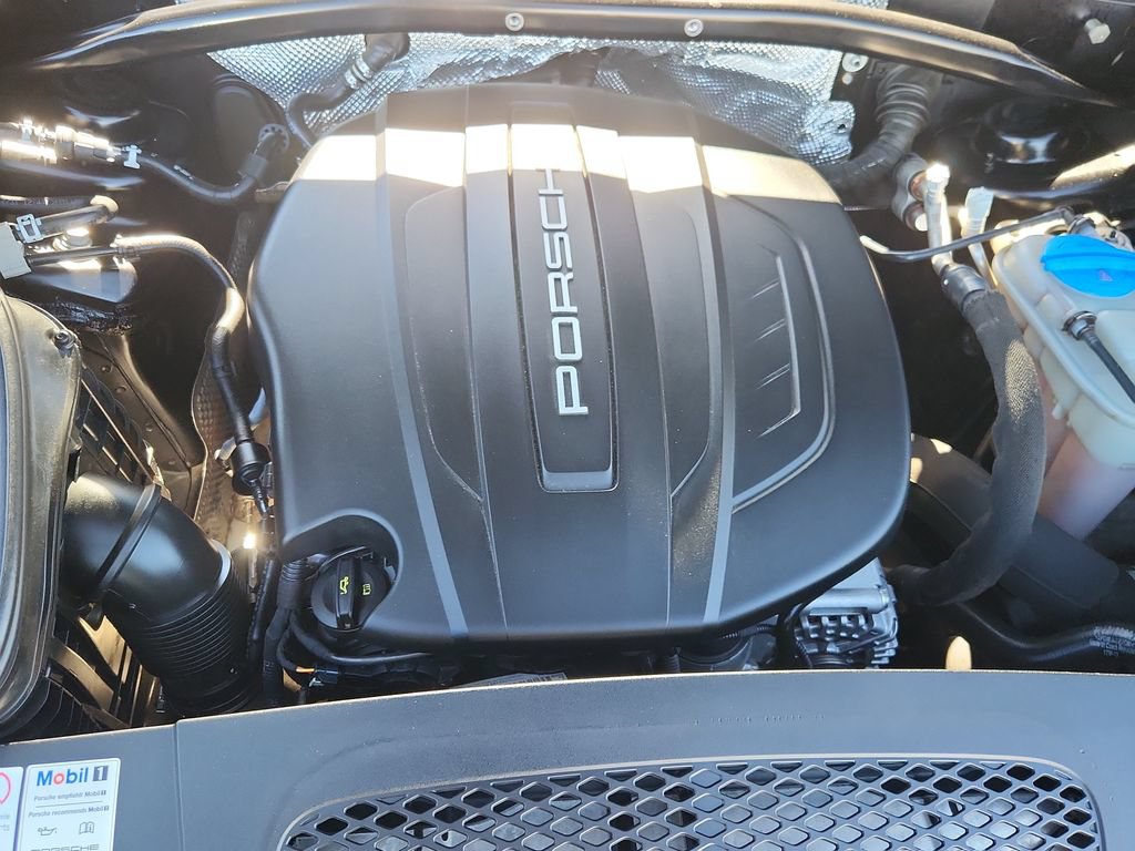 Used 2017 Porsche Macan AWD/4WD image 16