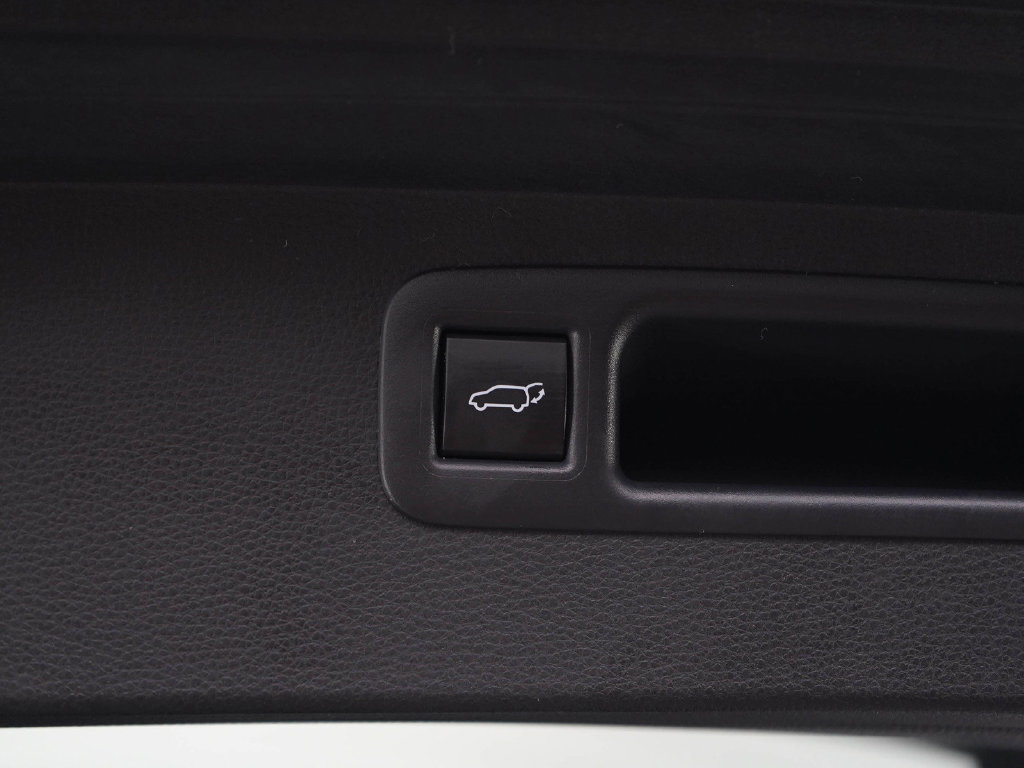 Used 2025 Toyota Highlander XLE AWD/4WD image 18