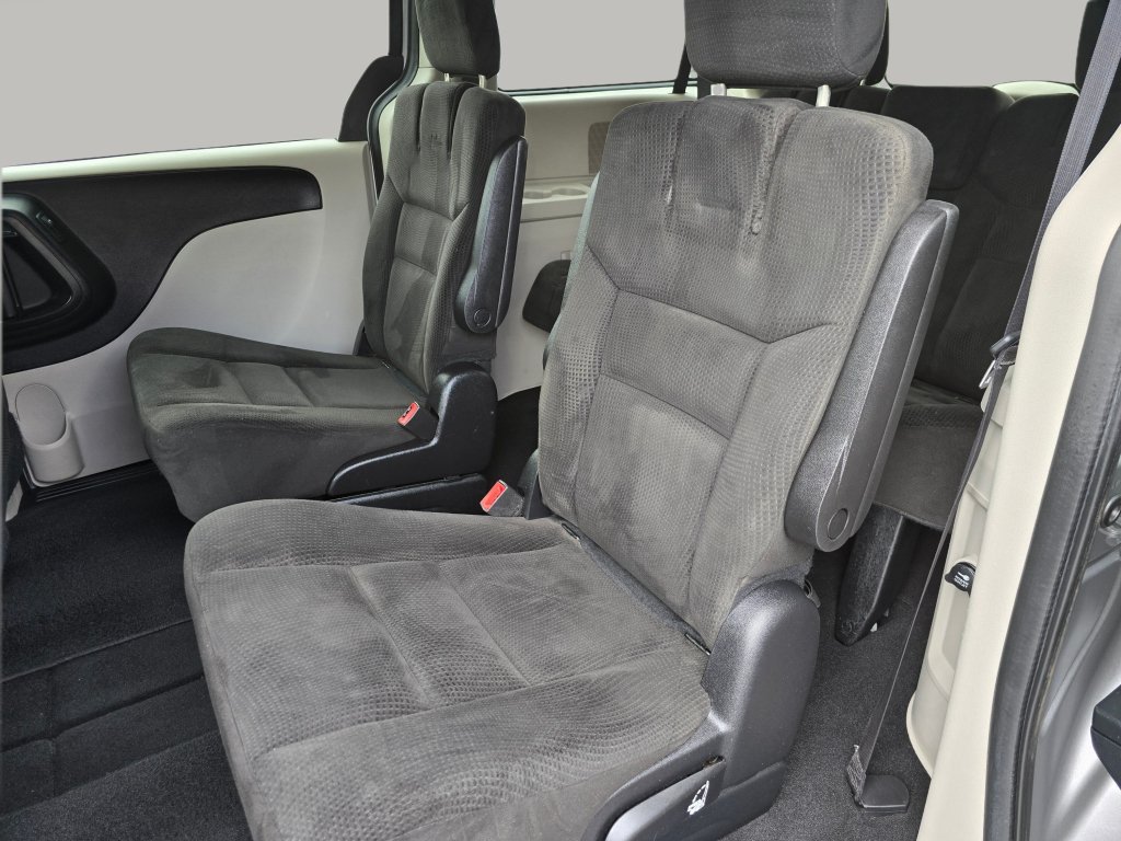 Used 2016 Dodge Grand Caravan SXT FWD image 22