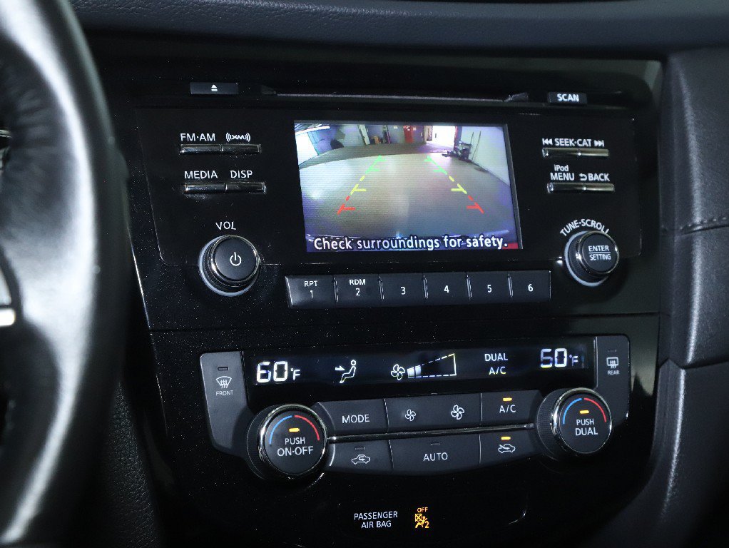Used 2017 Nissan Rogue SV w/ Sun & Sound Touring Package AWD/4WD image 31