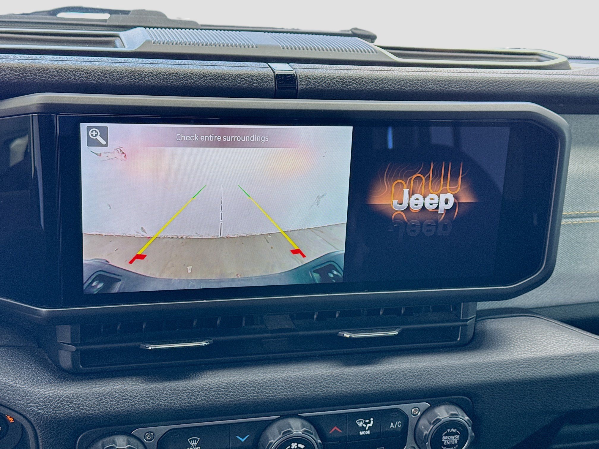 Used 2025 Jeep Gladiator Sport AWD/4WD image 10