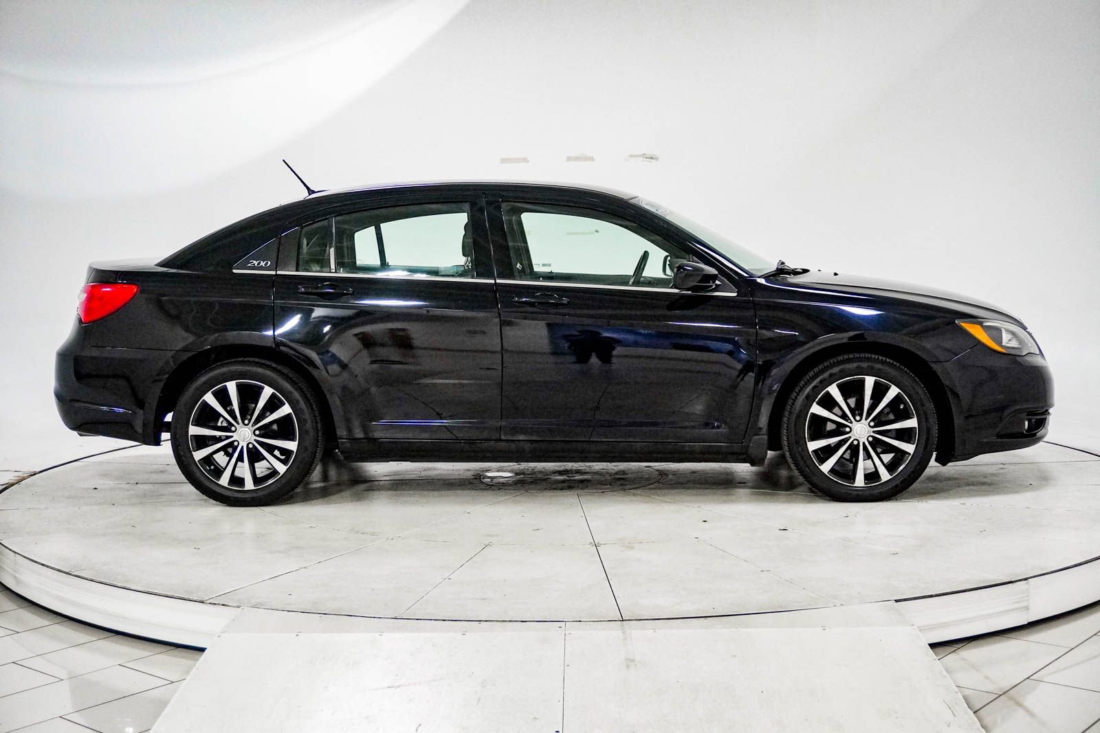 Used 2014 Chrysler 200 Limited w/ 200 S V6 Premium Group image 8