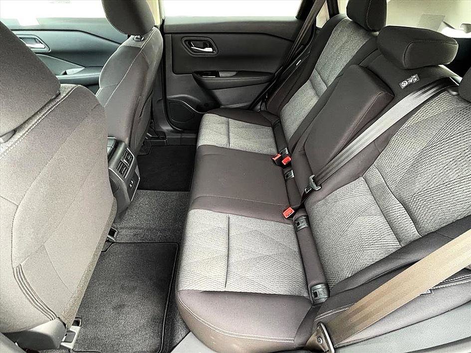 Certified 2026 Nissan Rogue SV FWD image 23
