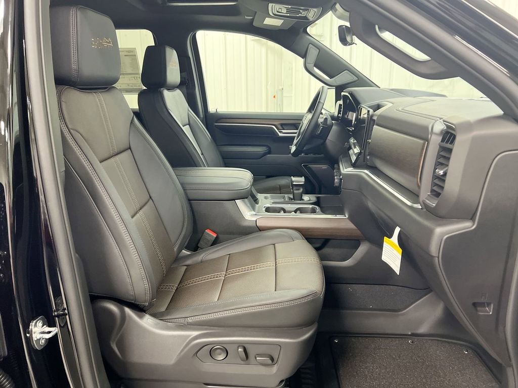 Used 2024 Chevrolet Silverado 1500 High Country AWD/4WD image 23