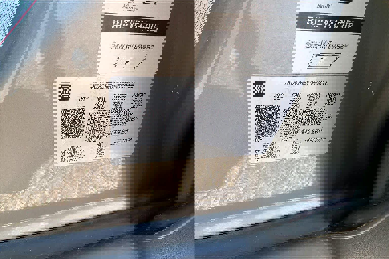 Used 2023 GMC Acadia SLE w/ Driver Convenience Package image 31