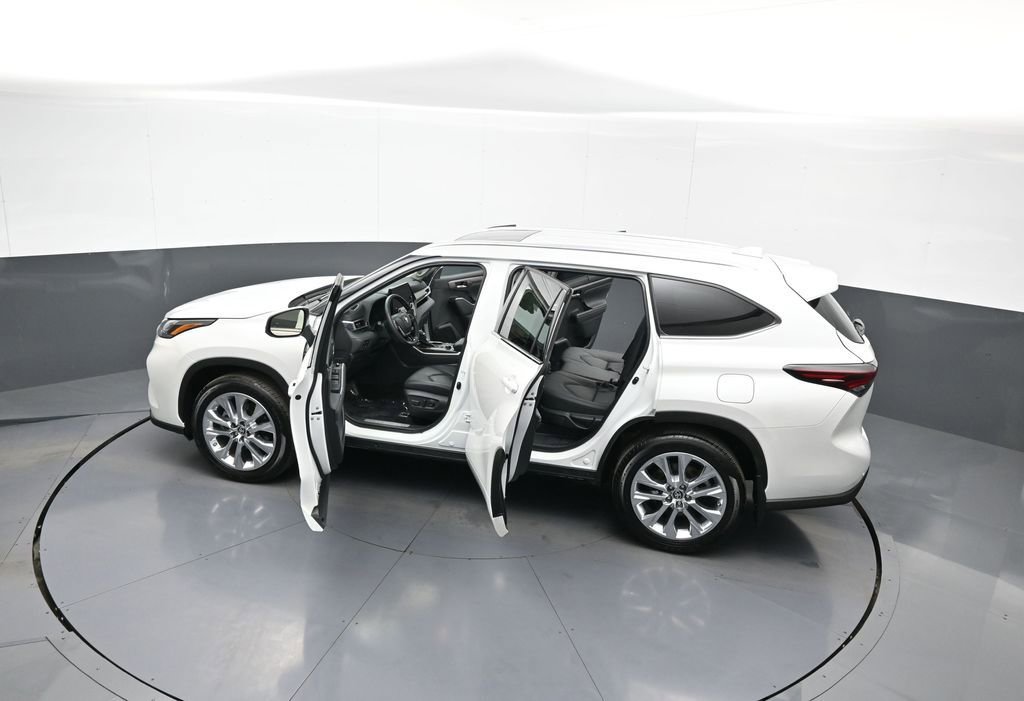 Used 2024 Toyota Highlander Limited AWD/4WD image 46
