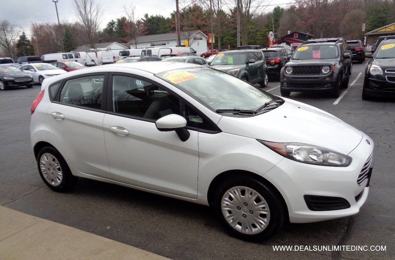 Used 2017 Ford Fiesta S image 2