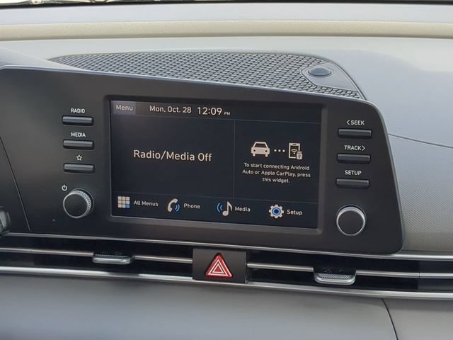 New 2026 Hyundai Elantra SE FWD image 17