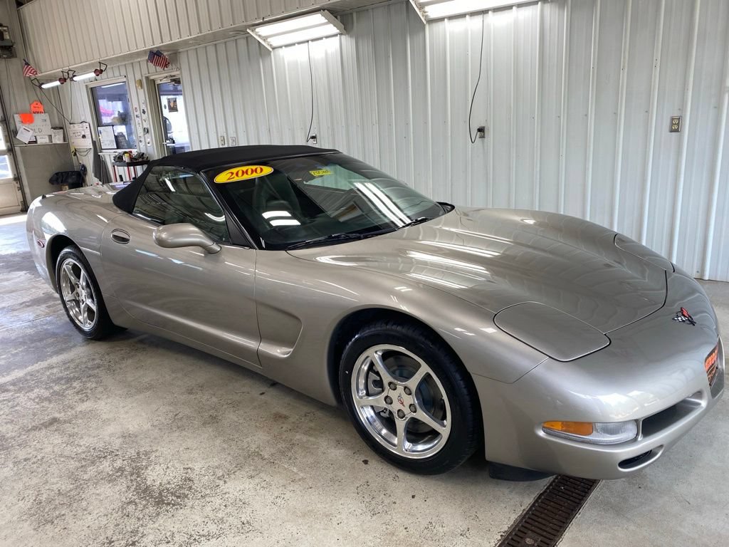 Used 2000 Chevrolet Corvette Convertible w/ Performance Handling Pkg RWD image 3