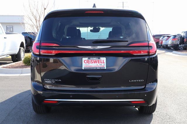 Used 2024 Chrysler Pacifica Limited image 5