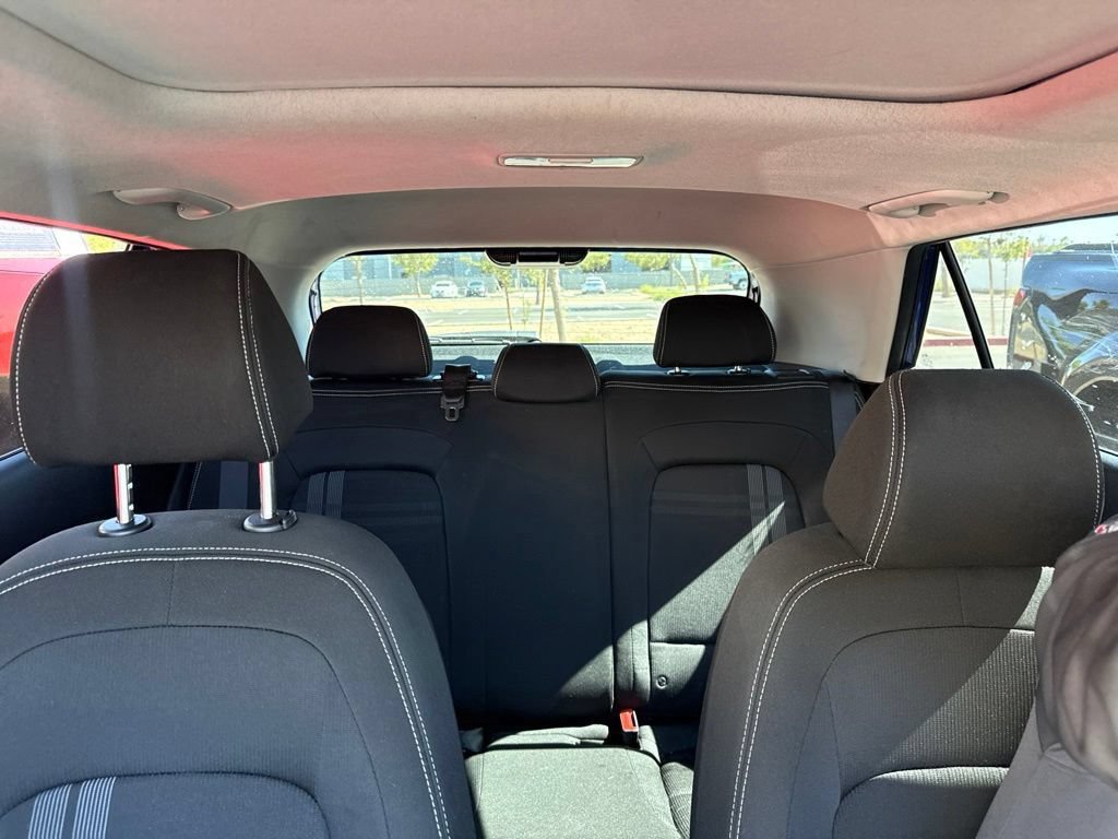 Used 2021 Hyundai Venue SEL w/ Premium Package FWD image 6