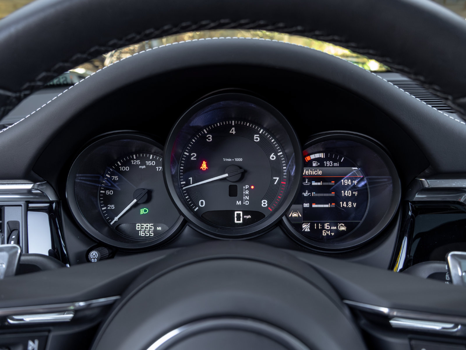Certified 2025 Porsche Macan AWD/4WD image 32