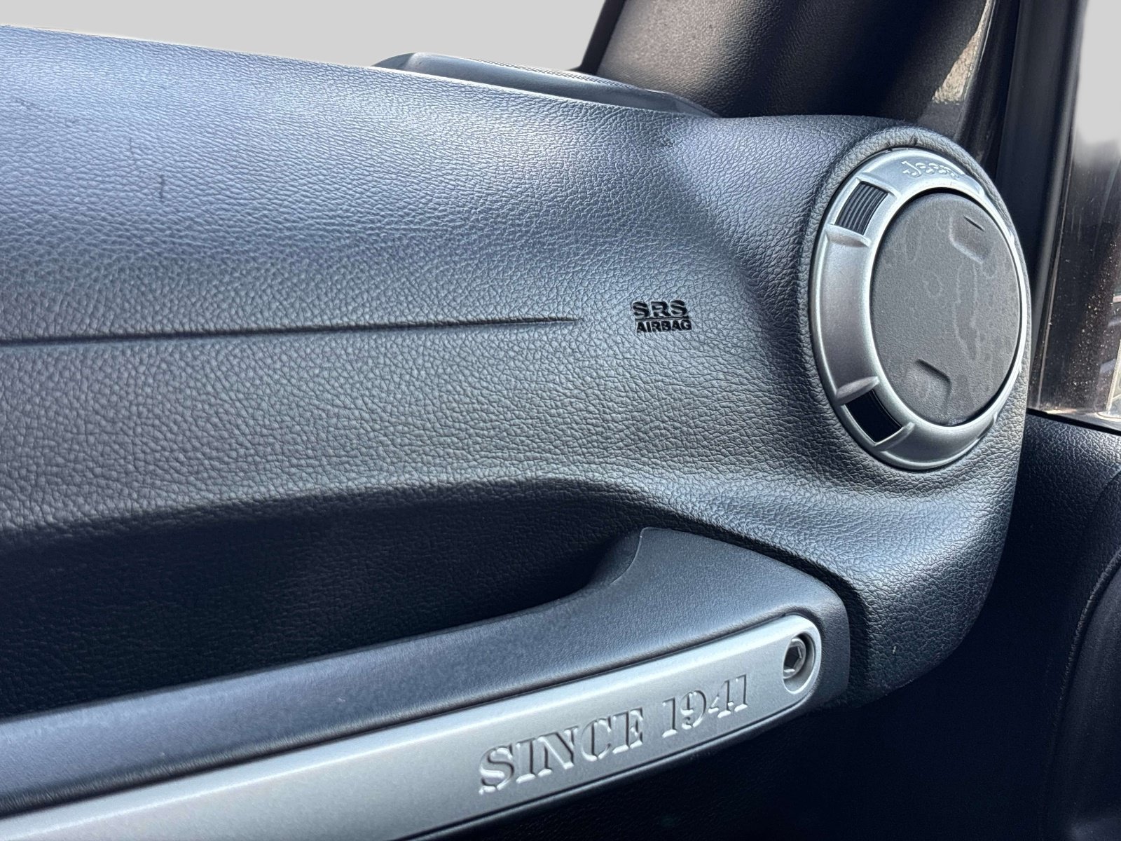 Used 2016 Jeep Wrangler Sahara w/ Connectivity Group AWD/4WD image 24