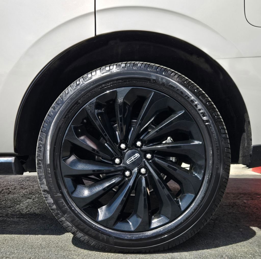 Used 2021 Lincoln Navigator Reserve AWD/4WD image 9