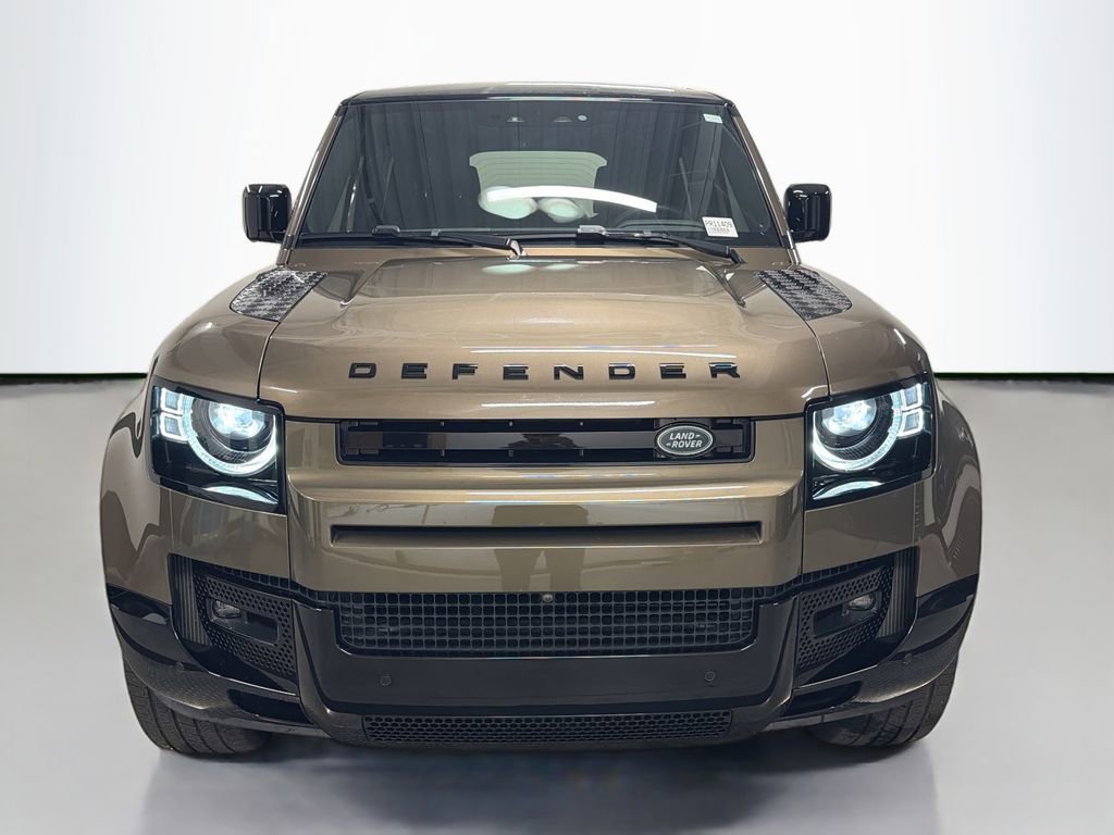 Used 2024 Land Rover Defender 110 X-Dynamic SE AWD/4WD image 6