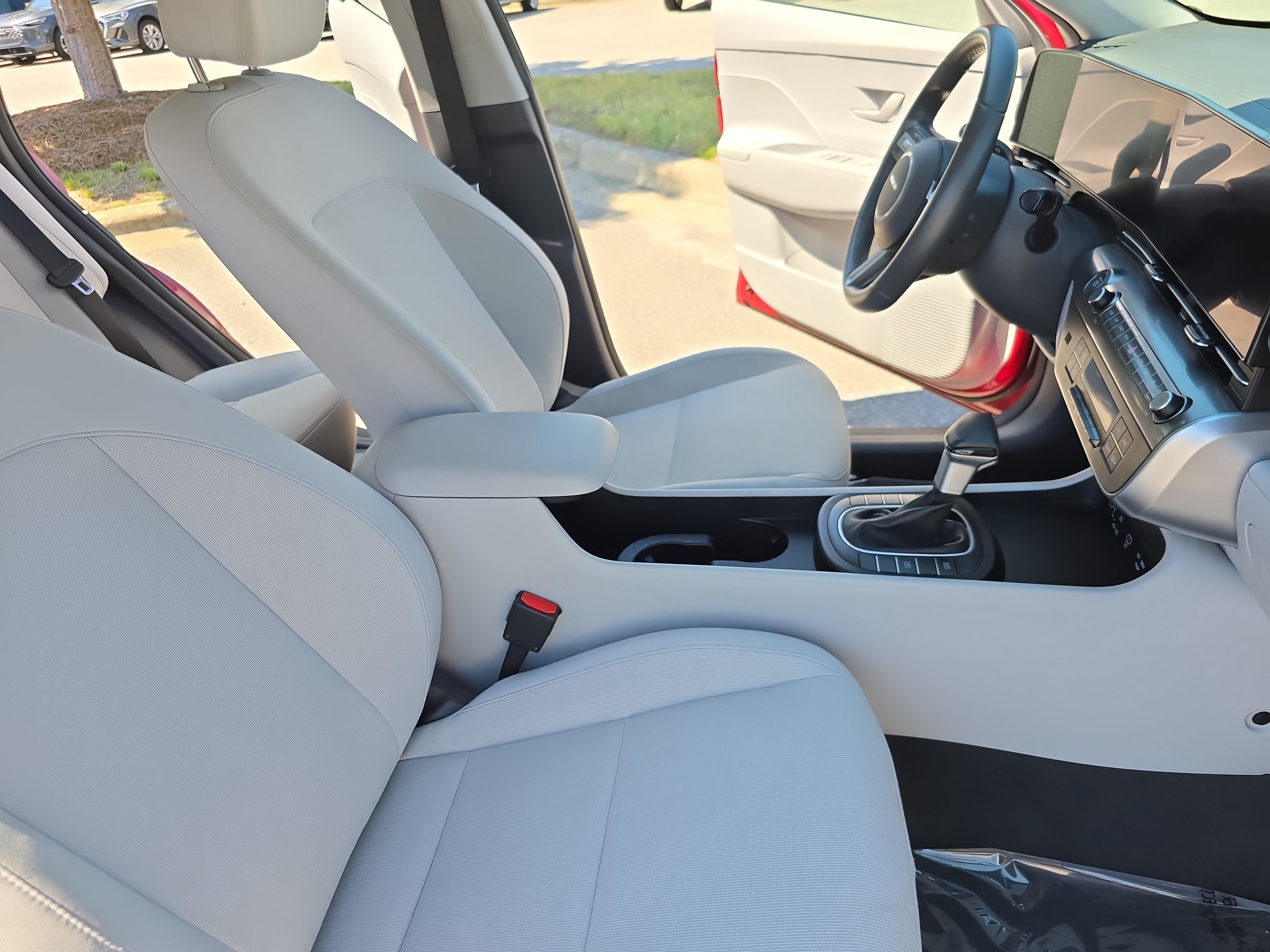 Used 2024 Hyundai Kona SEL AWD/4WD image 10