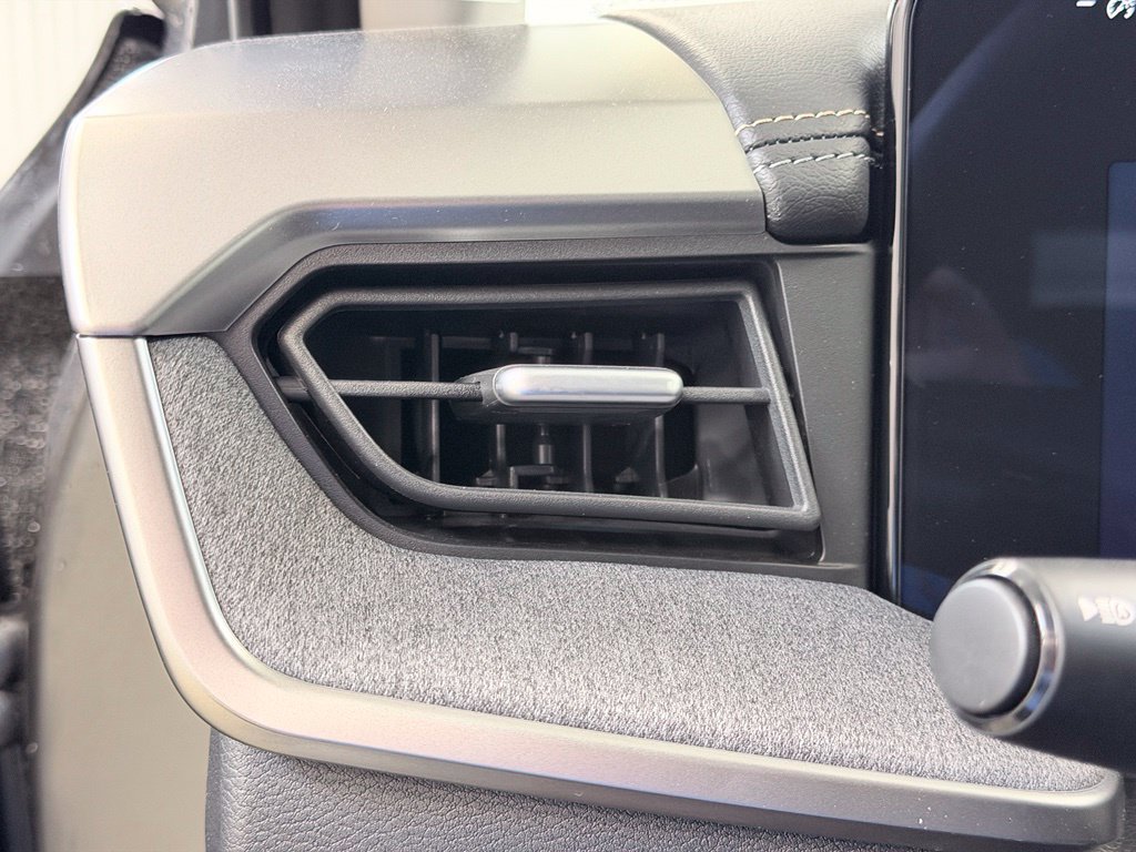 New 2027 Nissan Kicks SV AWD/4WD image 36