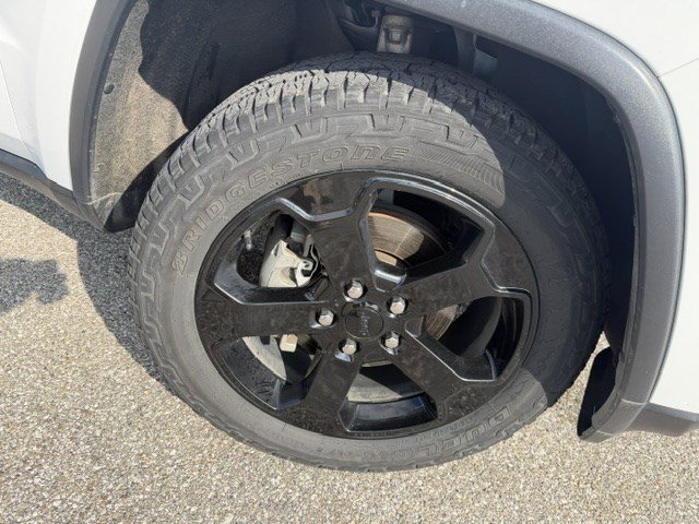 Used 2019 Jeep Grand Cherokee Laredo AWD/4WD image 41