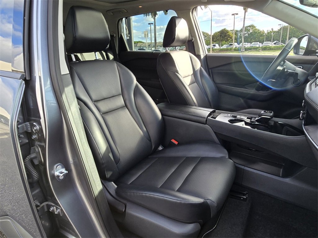 Used 2021 Nissan Rogue SV w/ Premium Package image 18