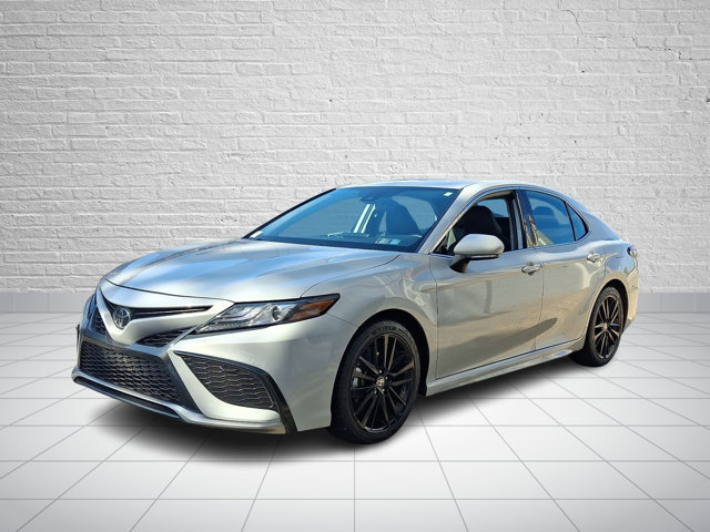 Used 2024 Toyota Camry XSE FWD image 3
