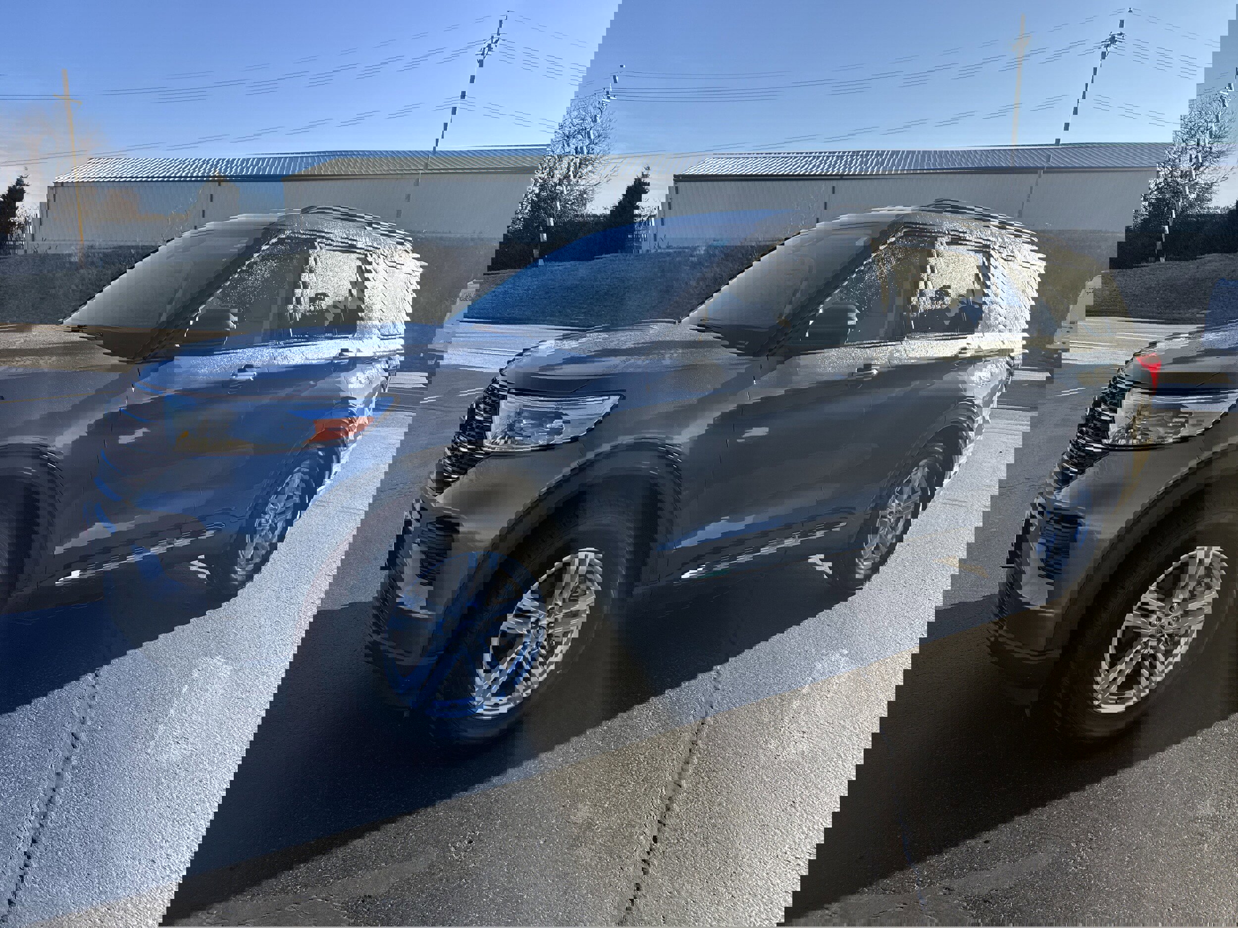 Used 2021 Ford Explorer XLT image 2