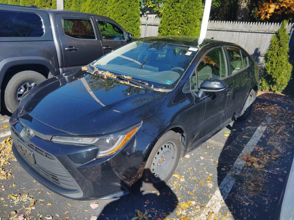 Used 2024 Toyota Corolla LE FWD image 2