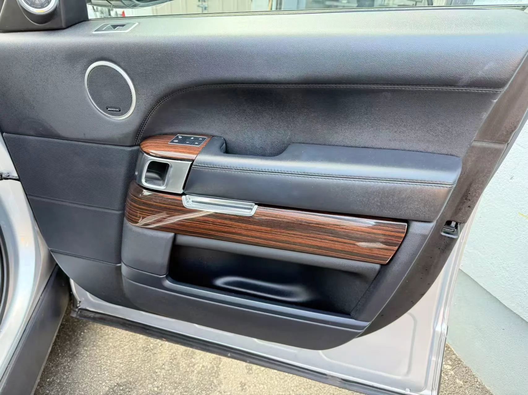 Used 2016 Land Rover Range Rover HSE image 24