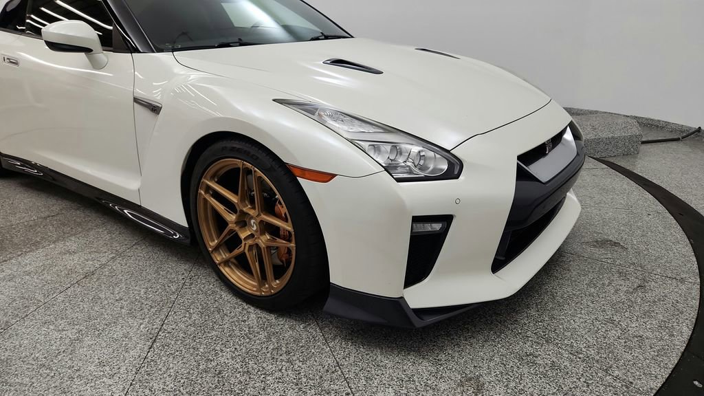 Used 2018 Nissan GT-R Premium image 14