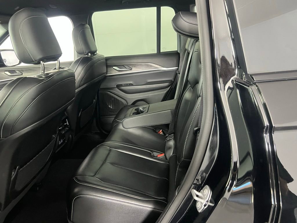 Used 2024 Jeep Grand Cherokee Limited image 26