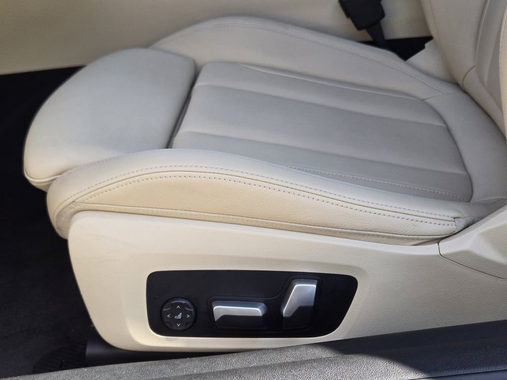 Used 2021 BMW 430i Coupe w/ Convenience Package image 31