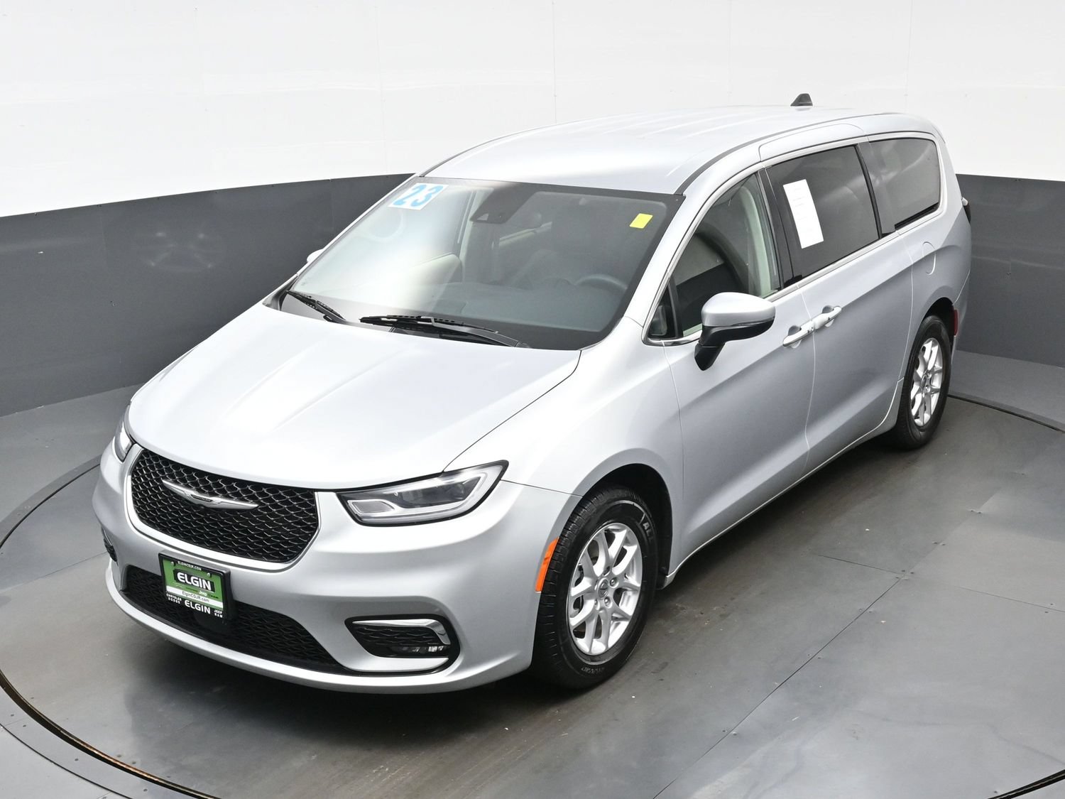 Used 2023 Chrysler Pacifica Touring-L FWD image 37